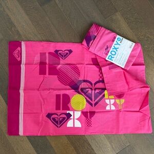 Quicksilver Roxy Colorful Graphic Set of Two Pillowcases